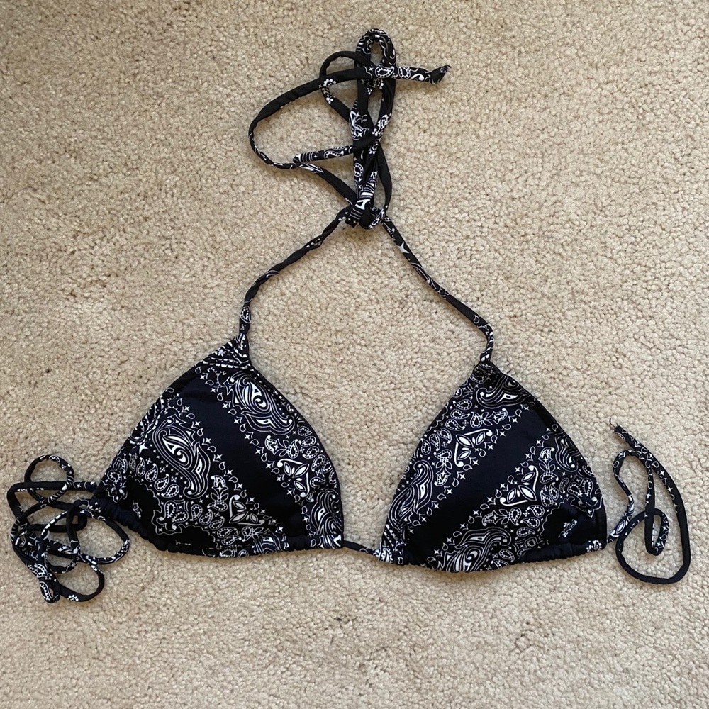 Triangle black/white halter top bikini